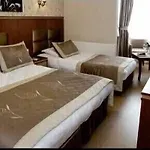 Hermanos Hotel