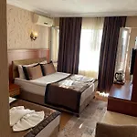Hermanos Hotel