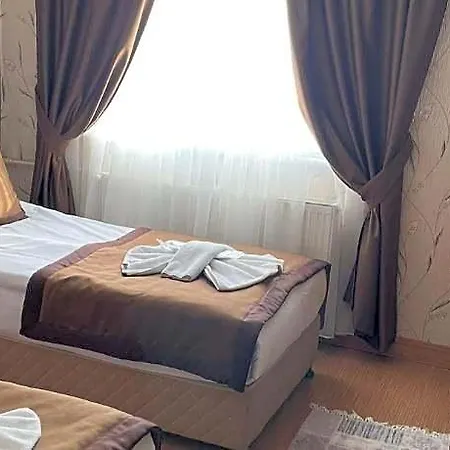 Hermanos Hotel 3*