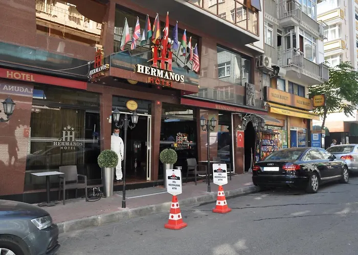 فندق Hermanos 3*
